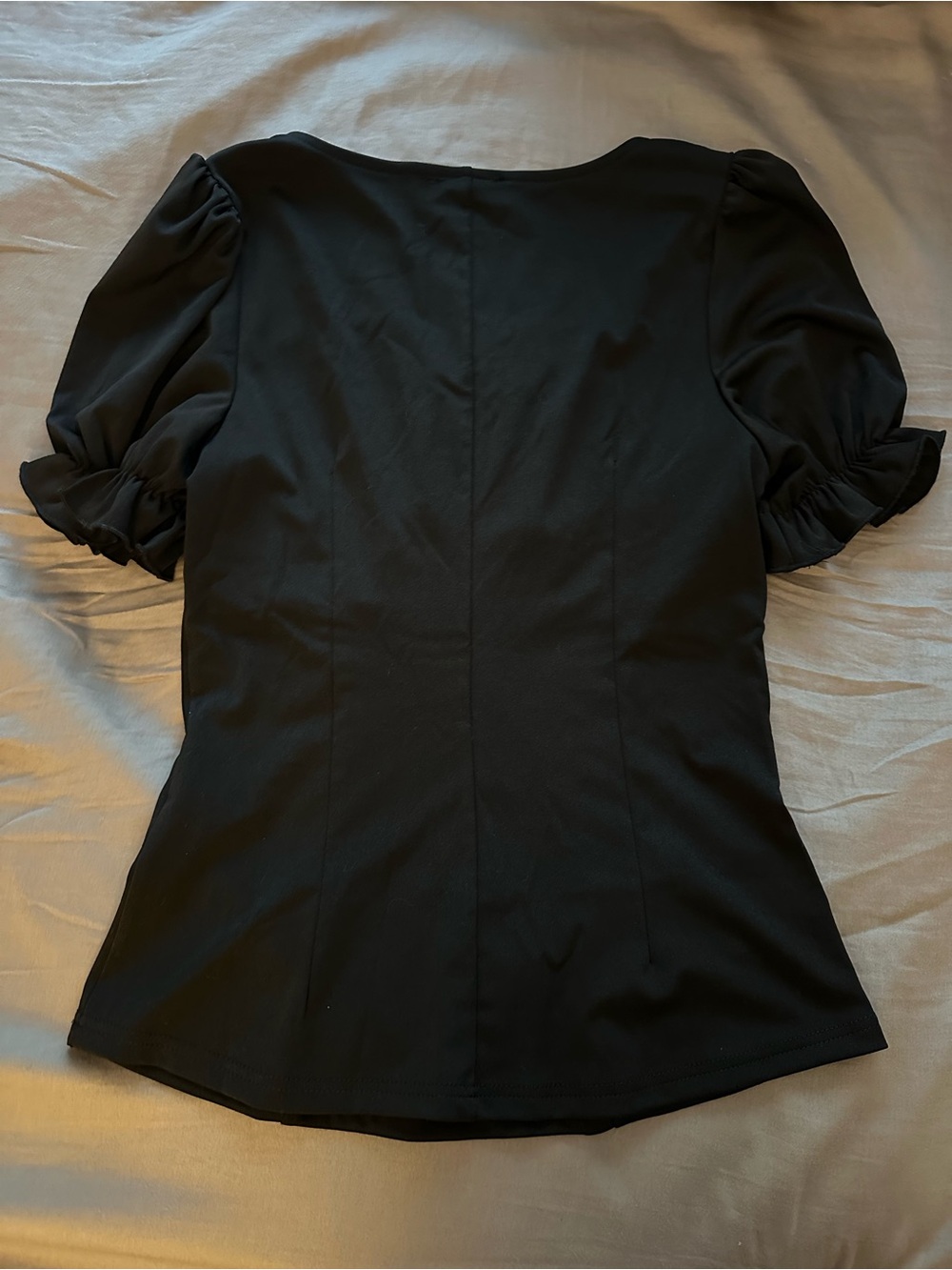 Black puff sleeve Renaissance-style top - Picture 2 of 6